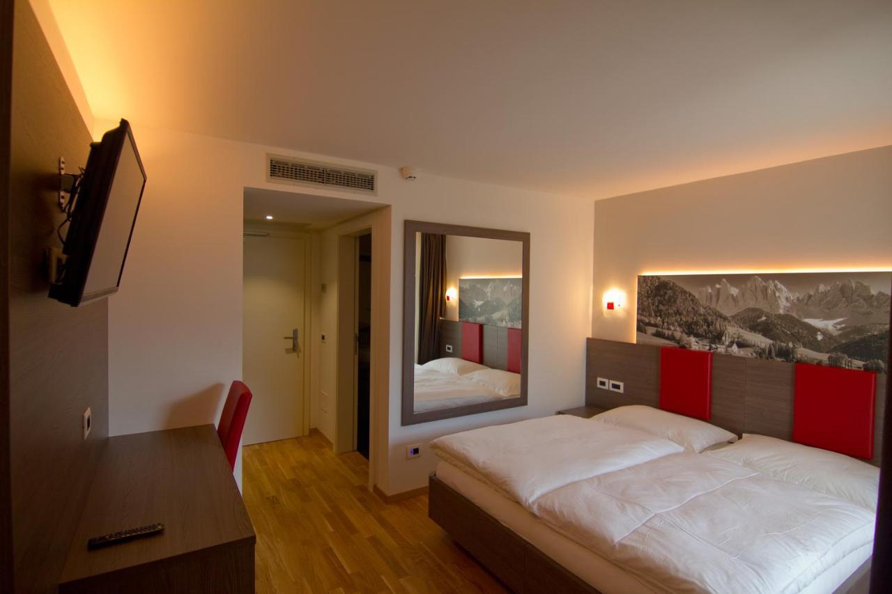 סלורנו Hotel Comfort Erica Dolomiti Val D'Adige מראה חיצוני תמונה