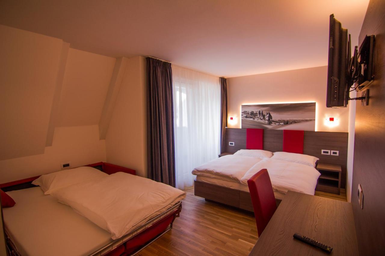 סלורנו Hotel Comfort Erica Dolomiti Val D'Adige מראה חיצוני תמונה