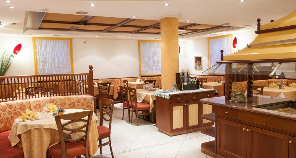 סלורנו Hotel Comfort Erica Dolomiti Val D'Adige מראה חיצוני תמונה