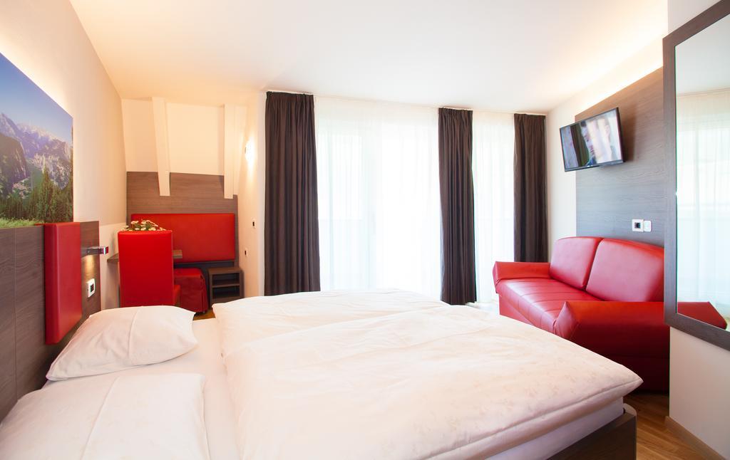 סלורנו Hotel Comfort Erica Dolomiti Val D'Adige מראה חיצוני תמונה