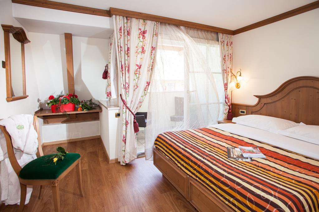 סלורנו Hotel Comfort Erica Dolomiti Val D'Adige מראה חיצוני תמונה