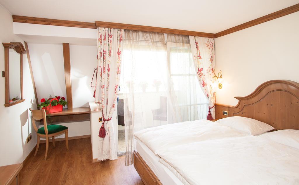 סלורנו Hotel Comfort Erica Dolomiti Val D'Adige מראה חיצוני תמונה