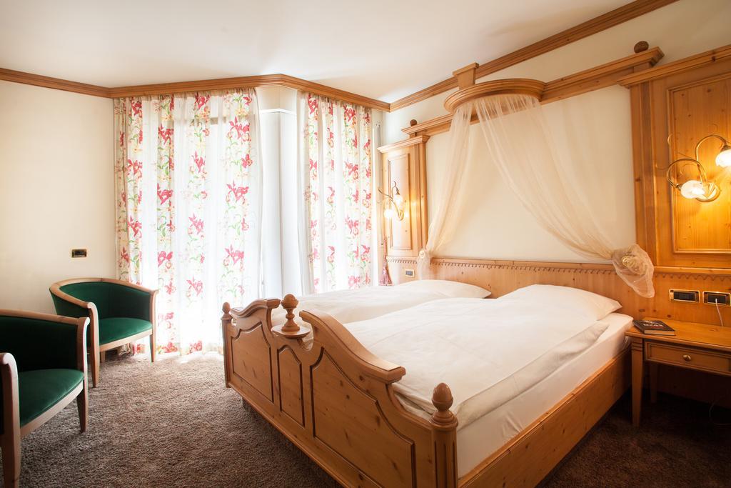 סלורנו Hotel Comfort Erica Dolomiti Val D'Adige מראה חיצוני תמונה