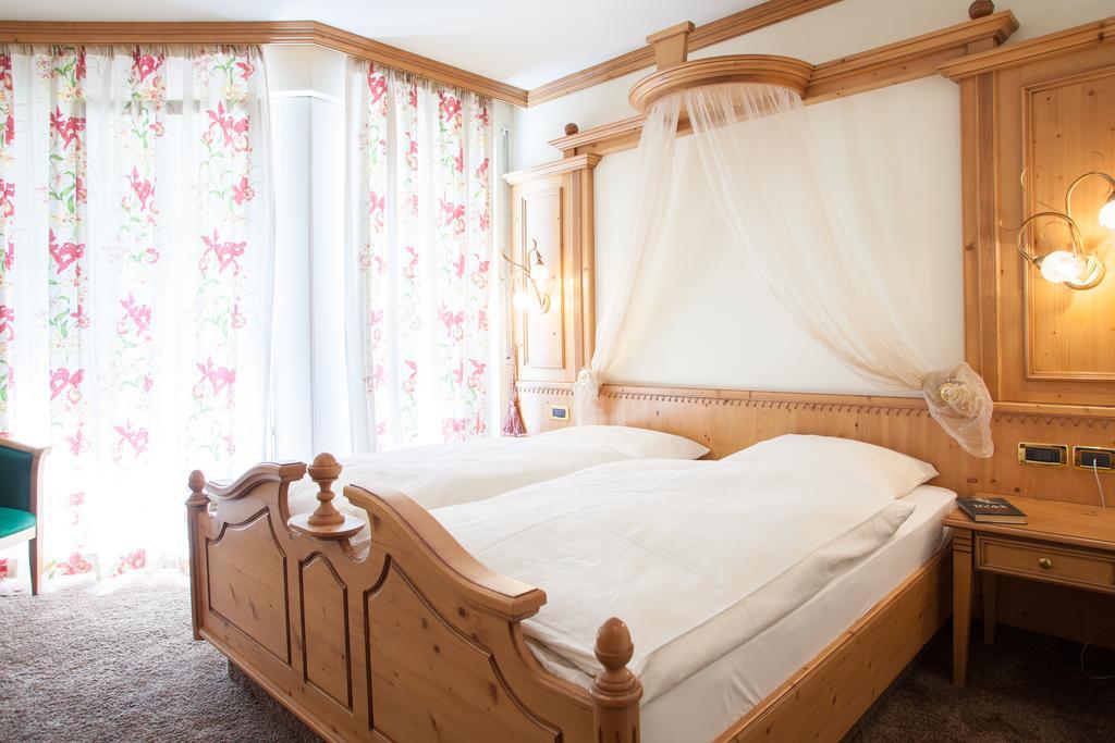 סלורנו Hotel Comfort Erica Dolomiti Val D'Adige מראה חיצוני תמונה