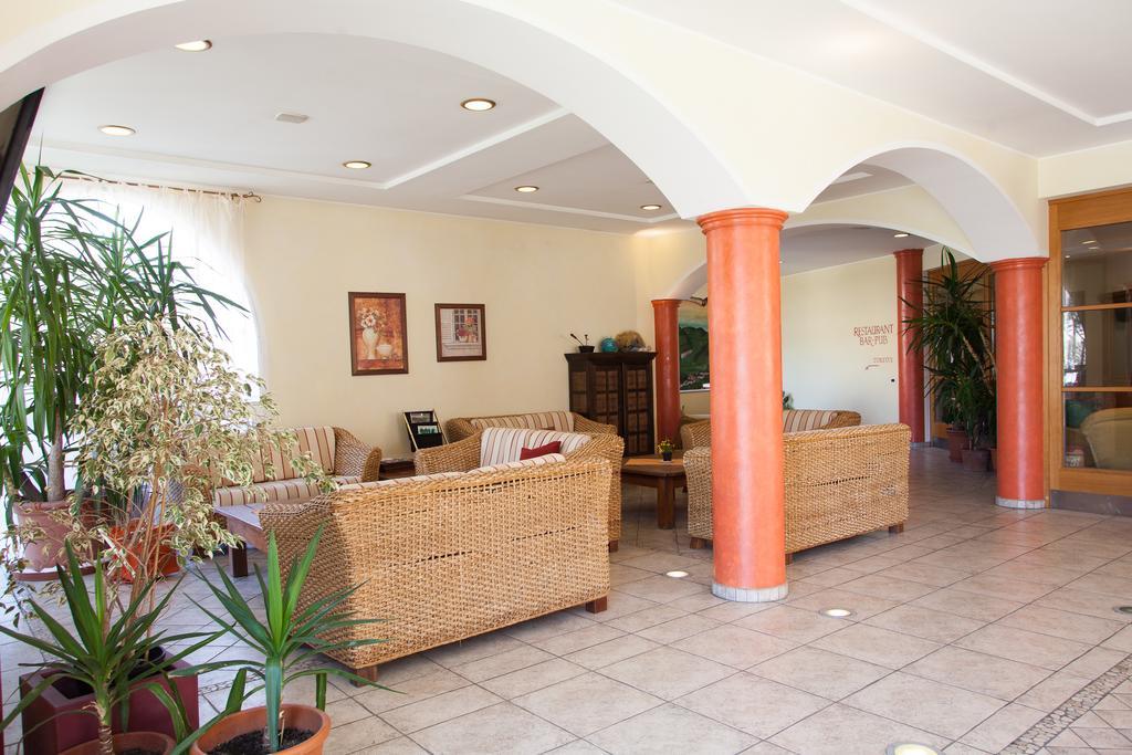 סלורנו Hotel Comfort Erica Dolomiti Val D'Adige מראה חיצוני תמונה
