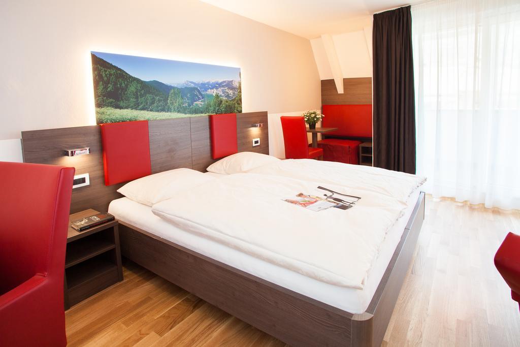 סלורנו Hotel Comfort Erica Dolomiti Val D'Adige מראה חיצוני תמונה