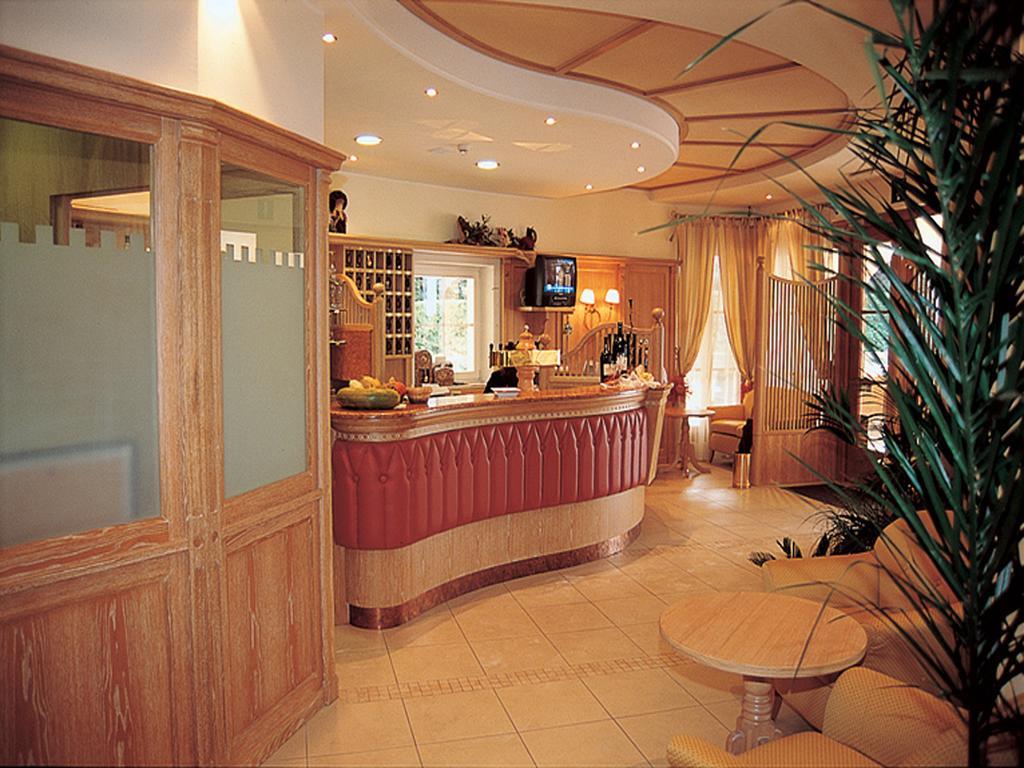 סלורנו Hotel Comfort Erica Dolomiti Val D'Adige מראה חיצוני תמונה