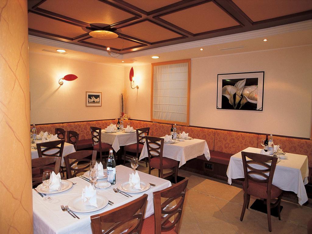 סלורנו Hotel Comfort Erica Dolomiti Val D'Adige מראה חיצוני תמונה