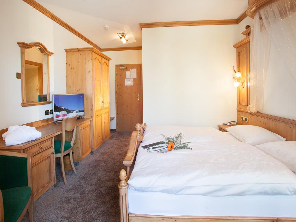 סלורנו Hotel Comfort Erica Dolomiti Val D'Adige מראה חיצוני תמונה